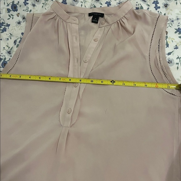 Small pink Ann Taylor top - Picture 4 of 5